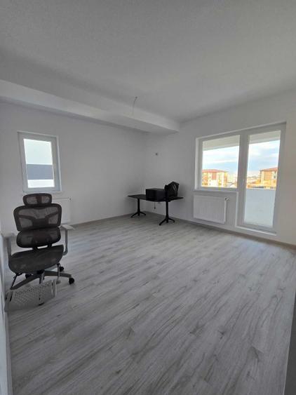 Apartament cu 2 camere decomandat în Roșu