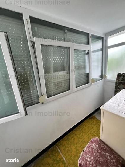 Apartament cu 3 camere semidecomandat în Brăilița