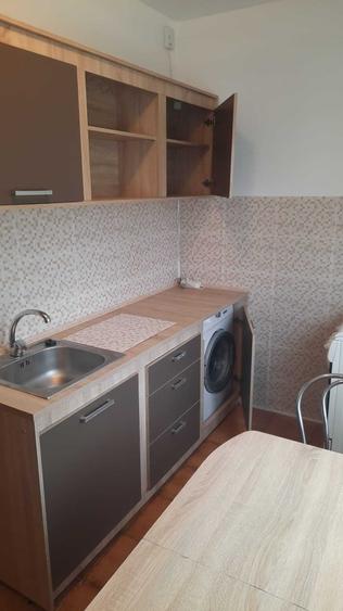 Garsonieră decomandată în Titan
