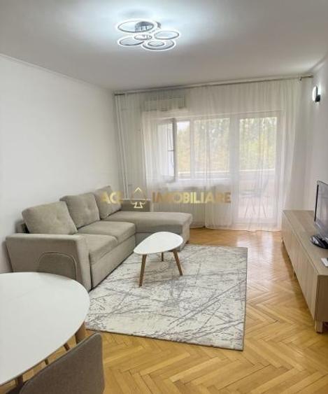 Apartament cu 3 camere decomandat, mobilat în Unirii