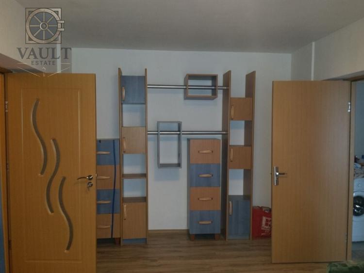 Apartament cu 2 camere semidecomandat, mobilat în Teiul Doamnei