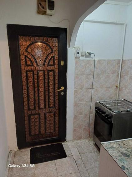 Apartament cu 2 camere semidecomandat în Tractorul