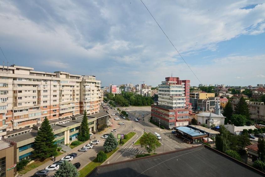 Apartament cu 3 camere decomandat, mobilat în Ultracentral