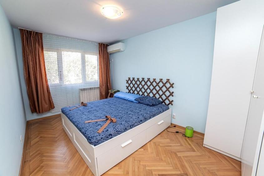 Apartament cu 4 camere decomandat, mobilat în Titan