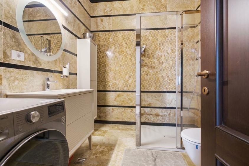 Apartament cu 4 camere decomandat, mobilat în Central