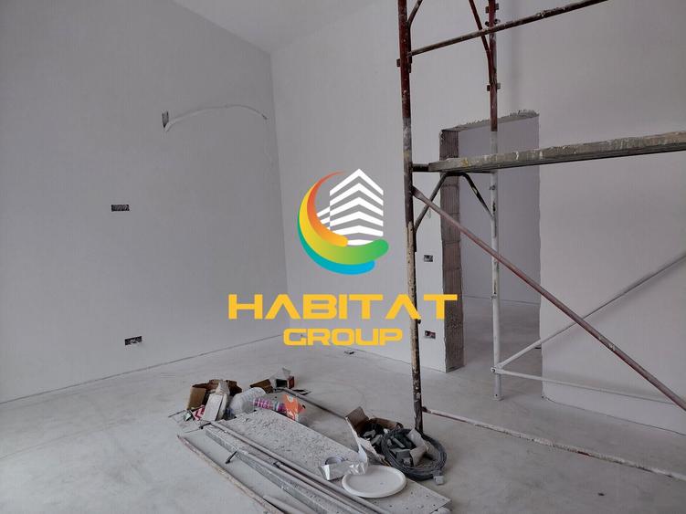 Apartament cu 5 camere decomandat în Est