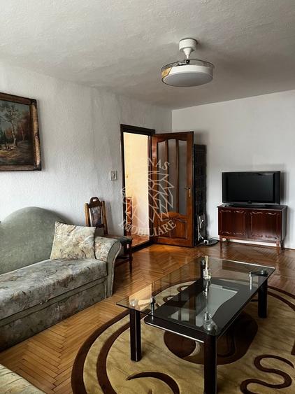 Apartament cu 3 camere decomandat, mobilat în Central
