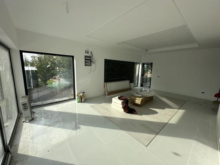 Duplex cu 5 camere cu Canalizare în Exterior Nord