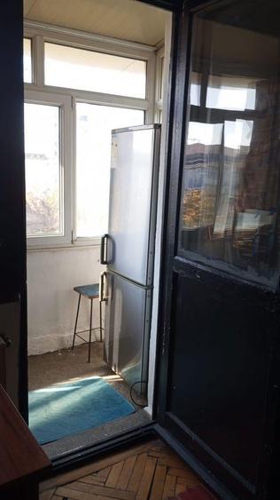 Apartament cu 2 camere semidecomandat, mobilat în Craiovița Nouă