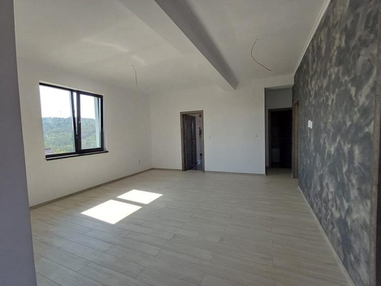 Casă individuală cu 4 camere cu Teren 440 Mp în Valea Adâncă