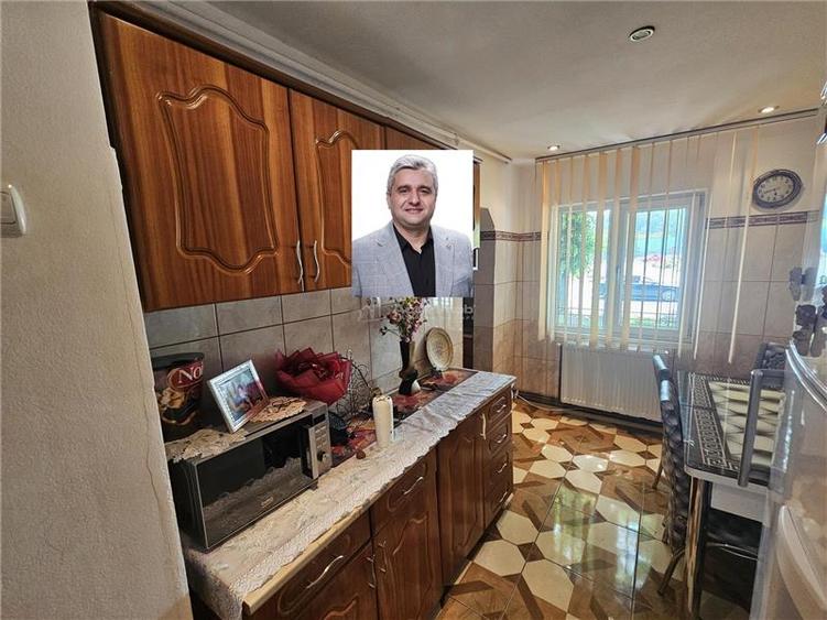 Apartament cu 3 camere semidecomandat, mobilat în Micro II