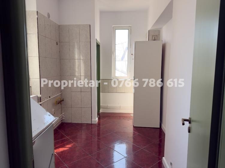 Apartament cu 4 camere semidecomandat în Unirii