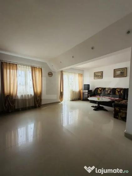 Apartament cu 4 camere semidecomandat în Câmpia Turzii