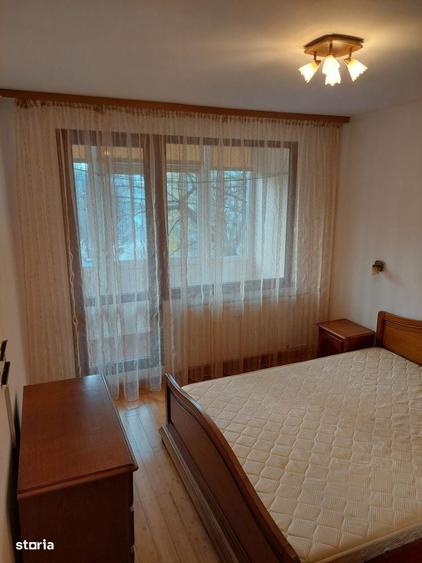 Apartament cu 3 camere semidecomandat în Brâncoveanu