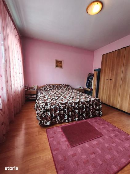 Apartament 3 camere, 97 mp(etaj 1) + 2 spa?ii anexe in aceea?i curte - 1