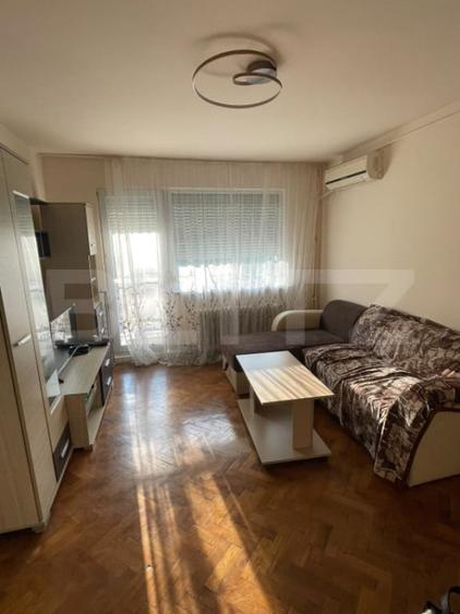 Apartament cu 3 camere semidecomandat în Tipografilor