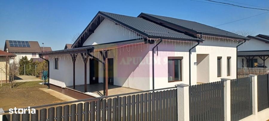 Casă cu 3 camere cu Teren 450 Mp în Săbăreni