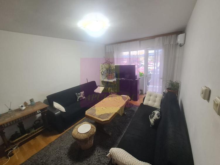 Apartament cu 3 camere decomandat în Cuza