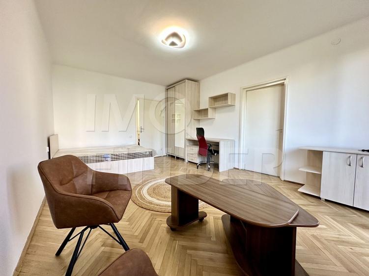 Apartament cu 3 camere decomandat, mobilat în Central