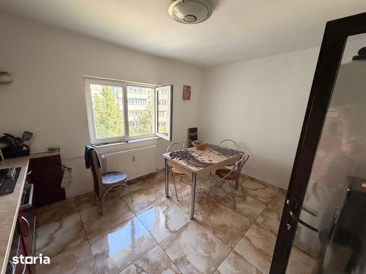 Apartament cu 4 camere în Vitan