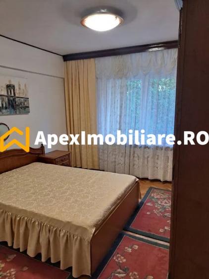 Apartament cu 3 camere decomandat în Obor