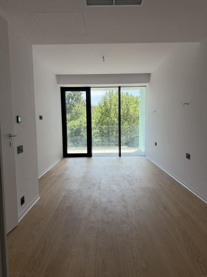 Apartament cu 4 camere decomandat în Lacul Tei