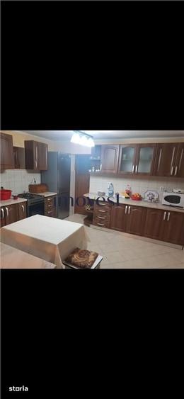Casă cu 5 camere cu Teren 978 Mp în Păulești
