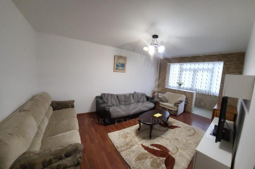 Apartament cu 3 camere decomandat, mobilat în Republicii