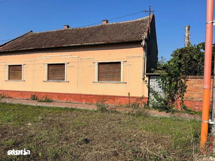Casă cu 3 camere cu Teren 1200 Mp în Borș