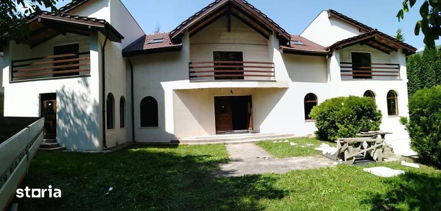 Casă cu 7 camere cu Teren 980 Mp în Râu de Mori