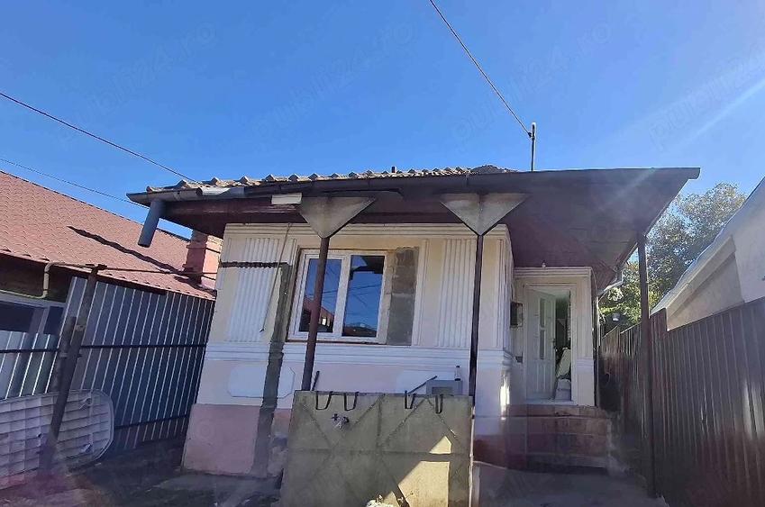 Casă cu 2 camere cu Teren 250 Mp în Central