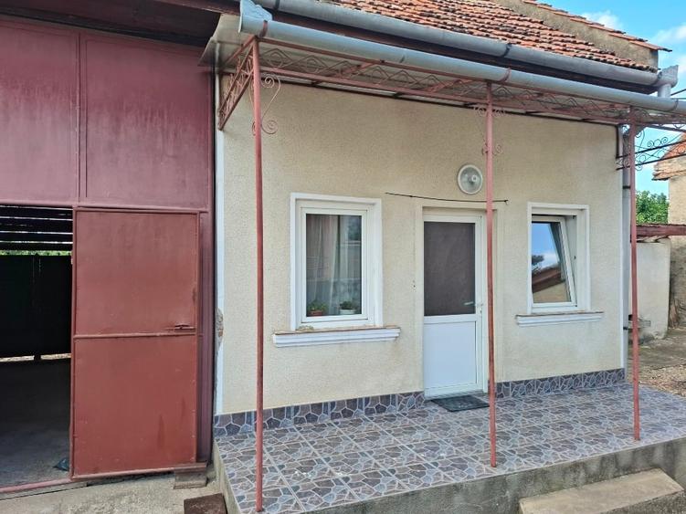 Casă individuală cu 3 camere cu Canalizare în Sâncrai