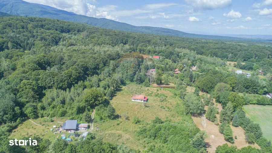 Casă cu 3 camere cu Teren 8100 Mp în Ucea
