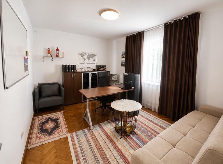 Apartament cu 3 camere semidecomandat, mobilat în Primăverii