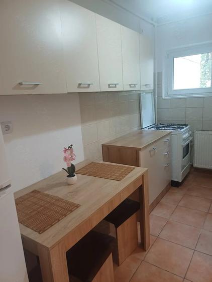 Apartament cu 2 camere decomandat în Cornișa