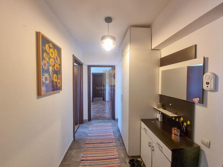 Apartament cu 3 camere semidecomandat în Gării