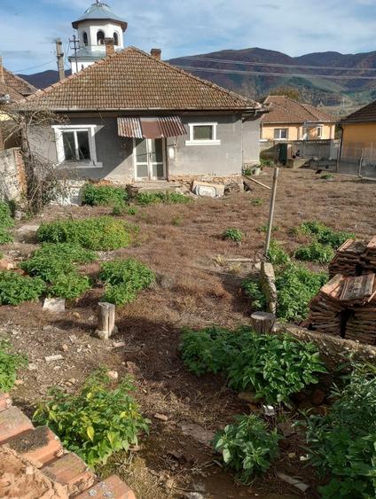 Casă cu 4 camere în Subcetate