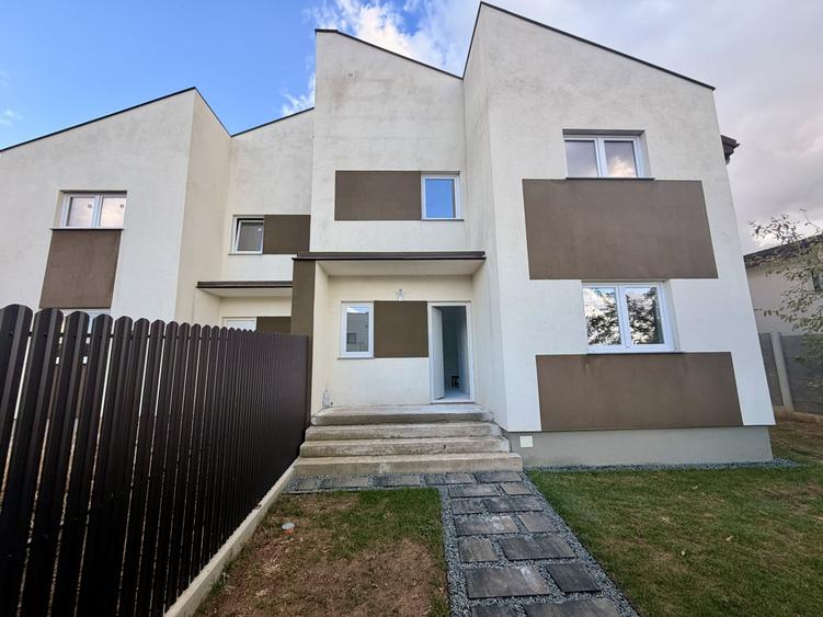 Duplex cu 4 camere cu Canalizare în Giarmata