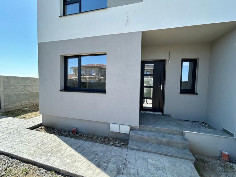 Duplex cu 4 camere cu Teren 252 Mp în Moșnița Veche