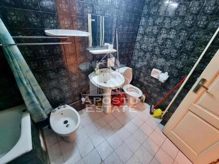 Apartament cu 2 camere decomandat în P-ța Unirii