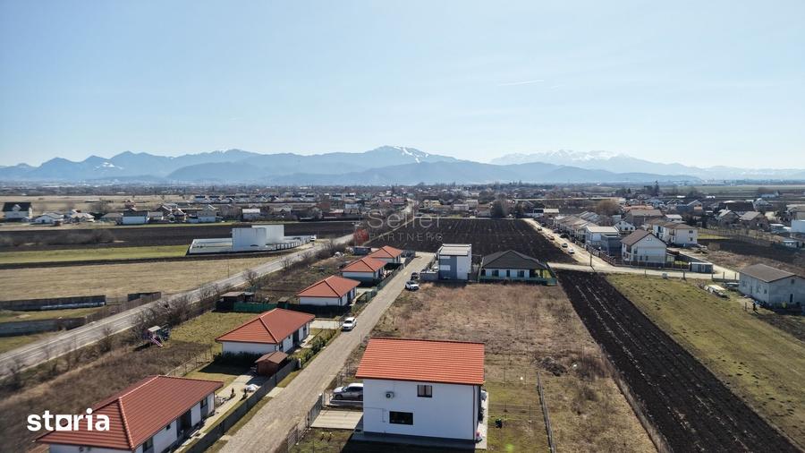 Teren de 2000 mp, în Stupini