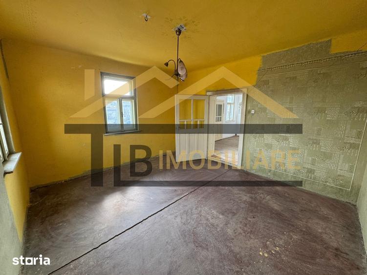 Casă cu 2 camere cu Teren 1192 Mp în Criș