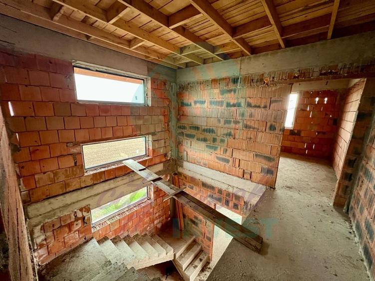 Casă individuală cu 5 camere cu Canalizare în Dobreni