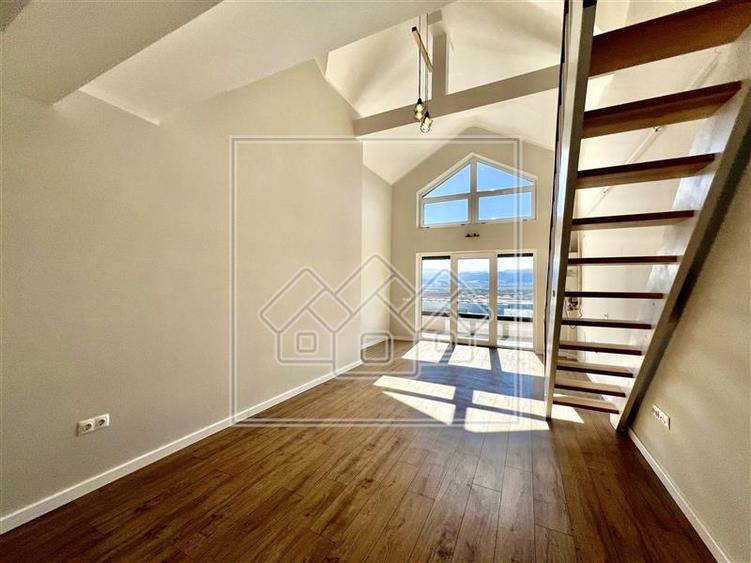 Penthouse cu 3 camere semidecomandat în Exterior Vest