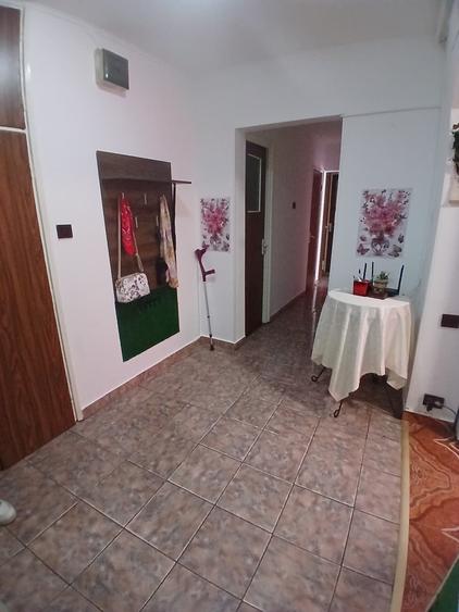 Apartament cu 3 camere decomandat în Apărătorii Patriei