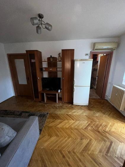 Apartament cu 3 camere semidecomandat în Alexandru cel Bun