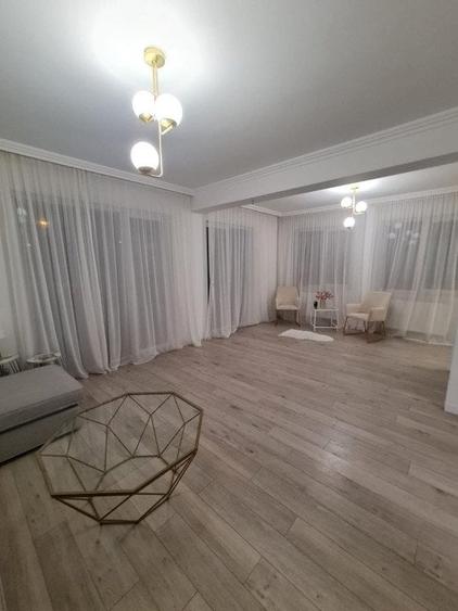 Casă individuală cu 4 camere cu Garaj în Florești
