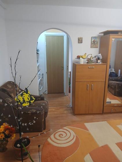 Apartament cu 2 camere semidecomandat, mobilat în P-ța Reșița