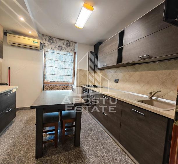 Apartament cu 3 camere semidecomandat în Gării