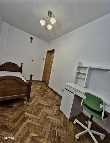 Apartament cu 3 camere semidecomandat în Craiovei